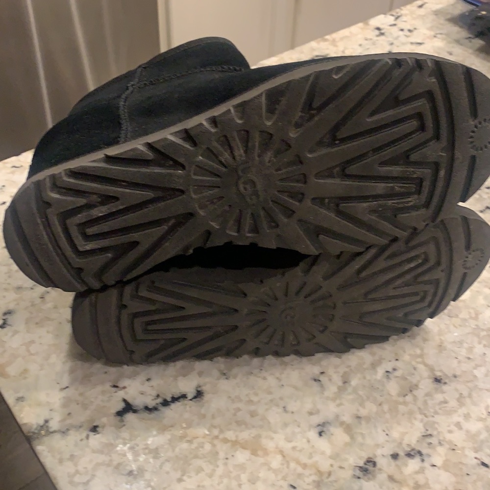 Ugg - Picture 6 of 7